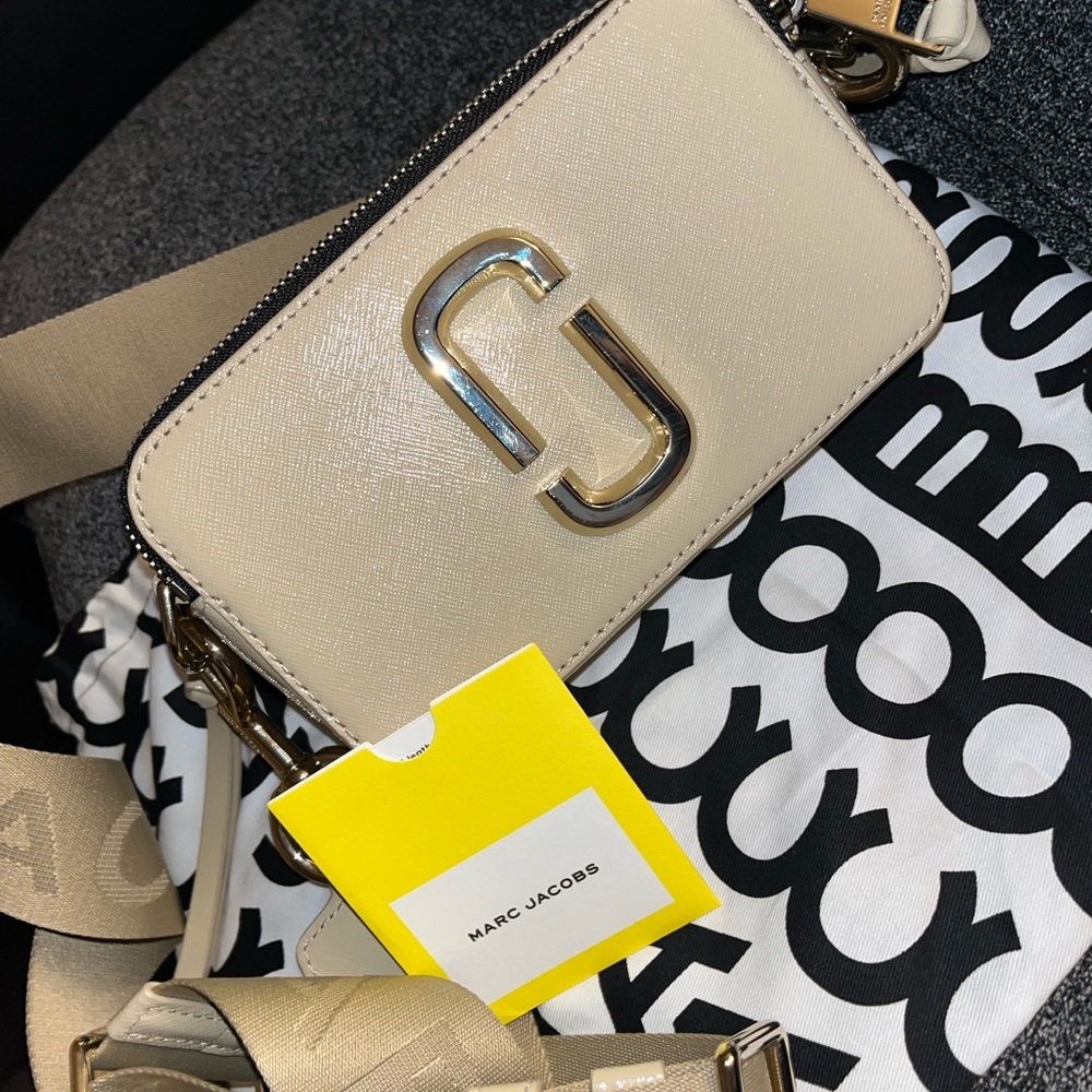 Marc Jacobs BRAND NEW WITH DUST BAG 
“The Snapshot”